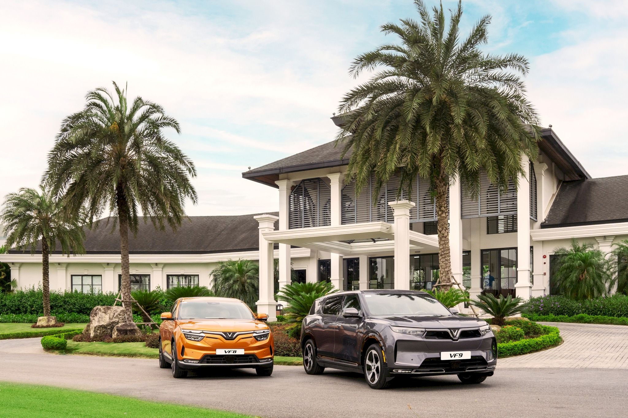 Tặng voucher nghỉ dưỡng Vinpearl 50 triệu khi mua VF8 & VF9 trong tháng 11/2025